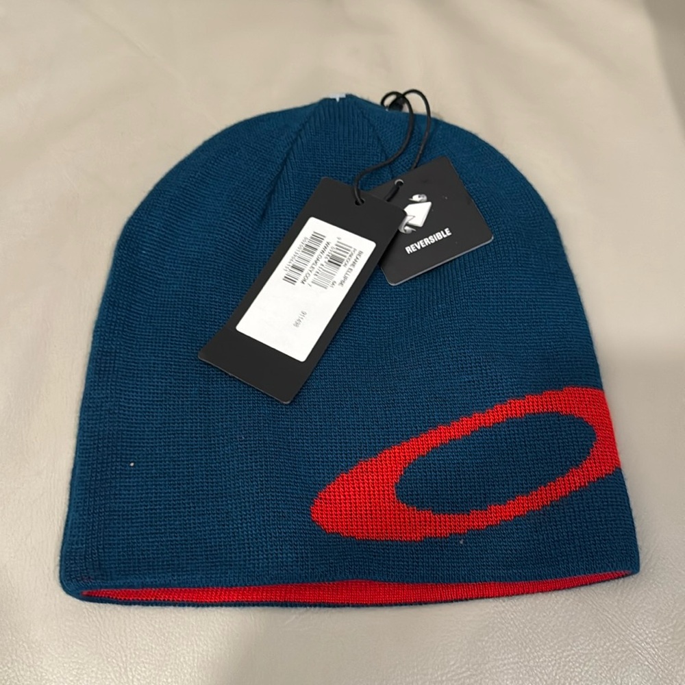 Oakley reversable beanie - blue with red ellipse vs all red on the inside.